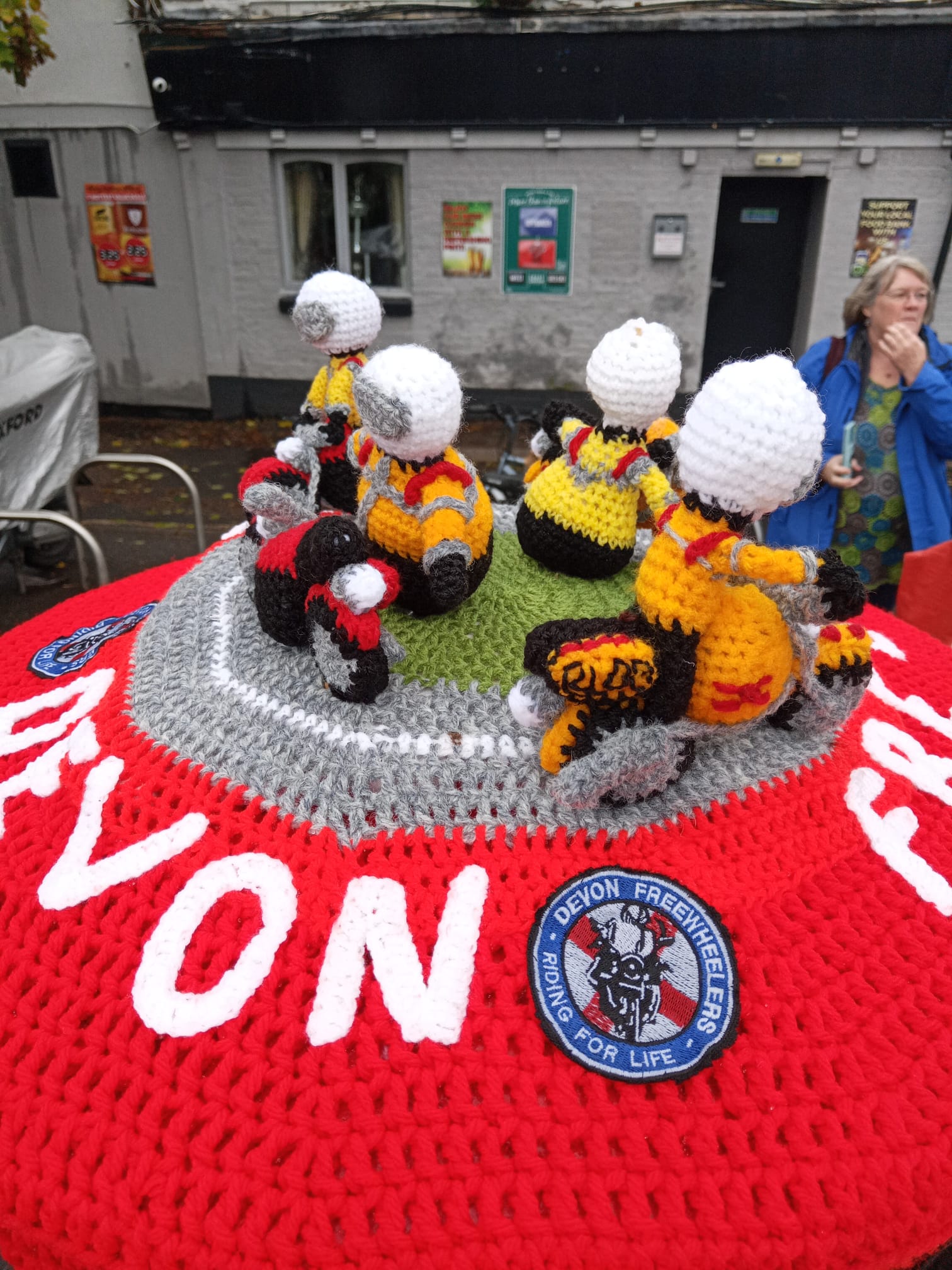 Crochet post box topper raises awareness for Devon Freewheelers